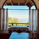 Daire Quiet Near - Scenic Balcony & Garden Berat