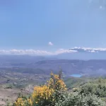 Daire Quiet Near - Scenic Balcony & Garden Berat