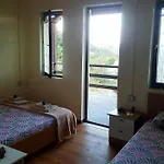 Quiet Near - Scenic Balcony & Garden Daire