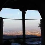 Quiet Near - Scenic Balcony & Garden Daire *