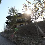 Quiet Near - Scenic Balcony & Garden Berat