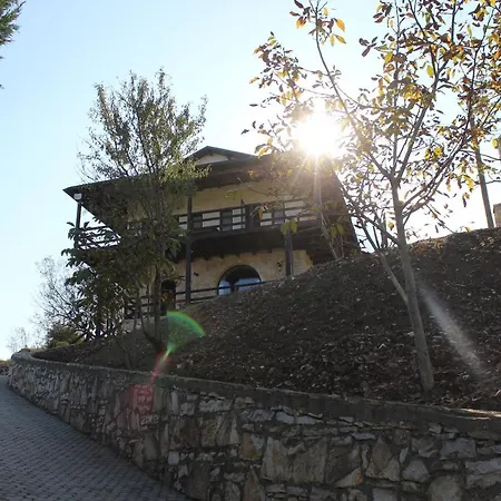 Quiet Near - Scenic Balcony & Garden Berat