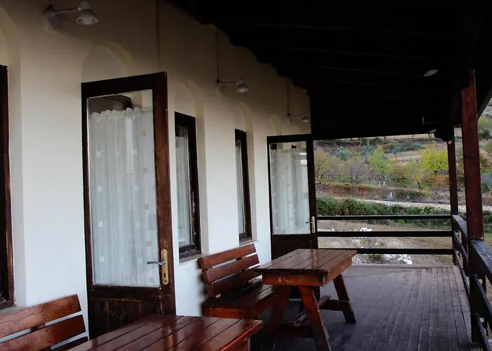 Quiet Near - Scenic Balcony & Garden Berat